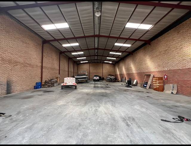 1,560M² WAREHOUSE FOR SALE IN SUNDERLAND RIDGE